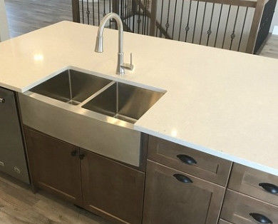 Commercial 16 Gauge Stainless Steel Sink With Apron 32-7/8" Lx20"Wx10" H